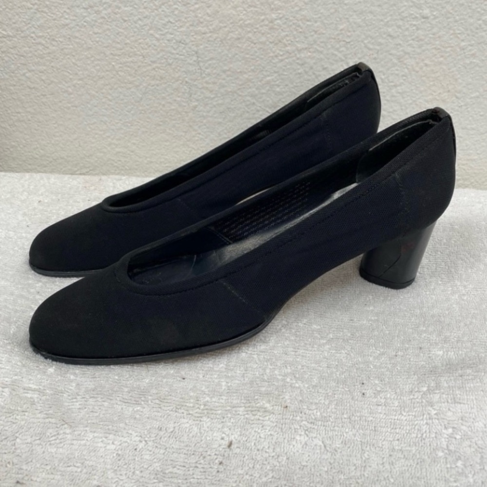 Stuart Weitzman Black Mesh Pointy Chunky Pump Heel Size 9 Classic Preppy Career